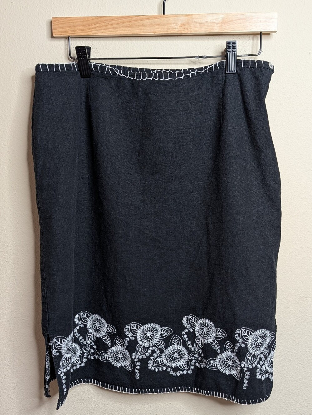 Richard Malcolm Embroidered Linen Skirt Size 14 Black White Floral Border Lined